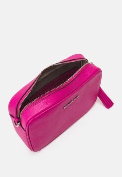 MICHAEL Michael Kors Jet Camera - Schoudertas - Cerise 9 MICHAEL Michael Kors Jet Camera - Schoudertas - Cerise -MICHAEL Michael Kors b98deb292b2f4d5d8e900b83e6e587a7