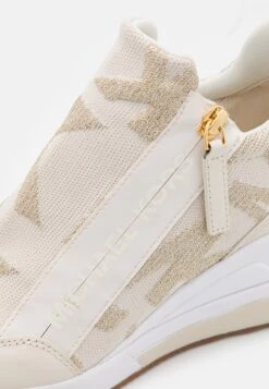 MICHAEL Michael Kors Willis Wedge Trainer - Sneakers Laag - Pale Gold 15 MICHAEL Michael Kors Willis Wedge Trainer - Sneakers Laag - Pale Gold -MICHAEL Michael Kors bb9f3fd0ade5408e9dbf1ce5e1262814
