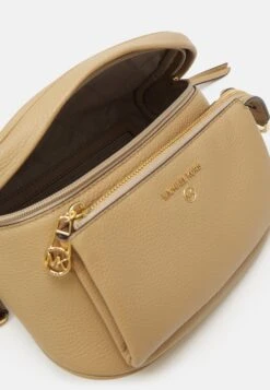 MICHAEL Michael Kors Slater Sling Pack - Schoudertas - Camel 8 MICHAEL Michael Kors Slater Sling Pack - Schoudertas - Camel -MICHAEL Michael Kors bc90a09e1a4e4a2eaab9b4d6cf58acd2