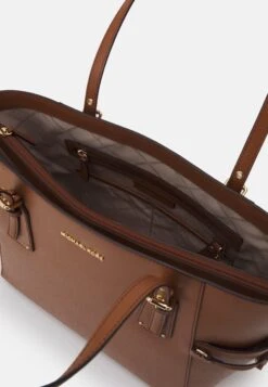 MICHAEL Michael Kors Voyager Tote - Handtas - Luggage 10 MICHAEL Michael Kors Voyager Tote - Handtas - Luggage -MICHAEL Michael Kors bf36368ea5024b9f9d5d7325ab67a617