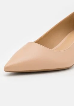 MICHAEL Michael Kors Alina Flex Kitten- Klassieke Pumps - Light Blush 15 MICHAEL Michael Kors Alina Flex Kitten- Klassieke Pumps - Light Blush -MICHAEL Michael Kors c0419fe8a4774dcaa52978b2620474a3