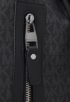 Michael Kors Mariner Unisex - Schoudertas - Black 13 Michael Kors Mariner Unisex - Schoudertas - Black -MICHAEL Michael Kors c1e268cd343e4280a00ff274f81b9ab8