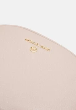MICHAEL Michael Kors Jet Oval Xbody - Schoudertas - Soft Pink 11 MICHAEL Michael Kors Jet Oval Xbody - Schoudertas - Soft Pink -MICHAEL Michael Kors c4fd5fdbf3dc4656b94a8c83ffe20004