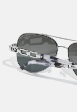 Michael Kors Chianti - Zonnebril - Silver-Coloured 9 Michael Kors Chianti - Zonnebril - Silver-Coloured -MICHAEL Michael Kors c82b0e682d164f778a362dac6b6d3a93