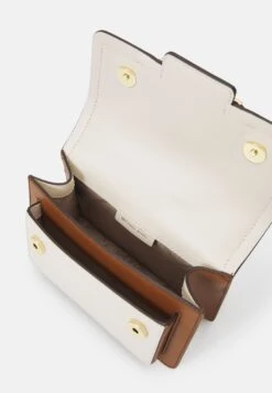 MICHAEL Michael Kors Heather Xbody - Handtas - Red 8 MICHAEL Michael Kors Heather Xbody - Handtas - Red -MICHAEL Michael Kors c854fb1b723749e681117cbba936ea61