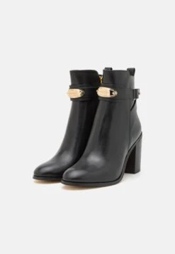 MICHAEL Michael Kors Darcy Heeled - Korte Laarzen - Black 11 MICHAEL Michael Kors Darcy Heeled - Korte Laarzen - Black -MICHAEL Michael Kors c965d4452eba4590ad73fab512c30f33
