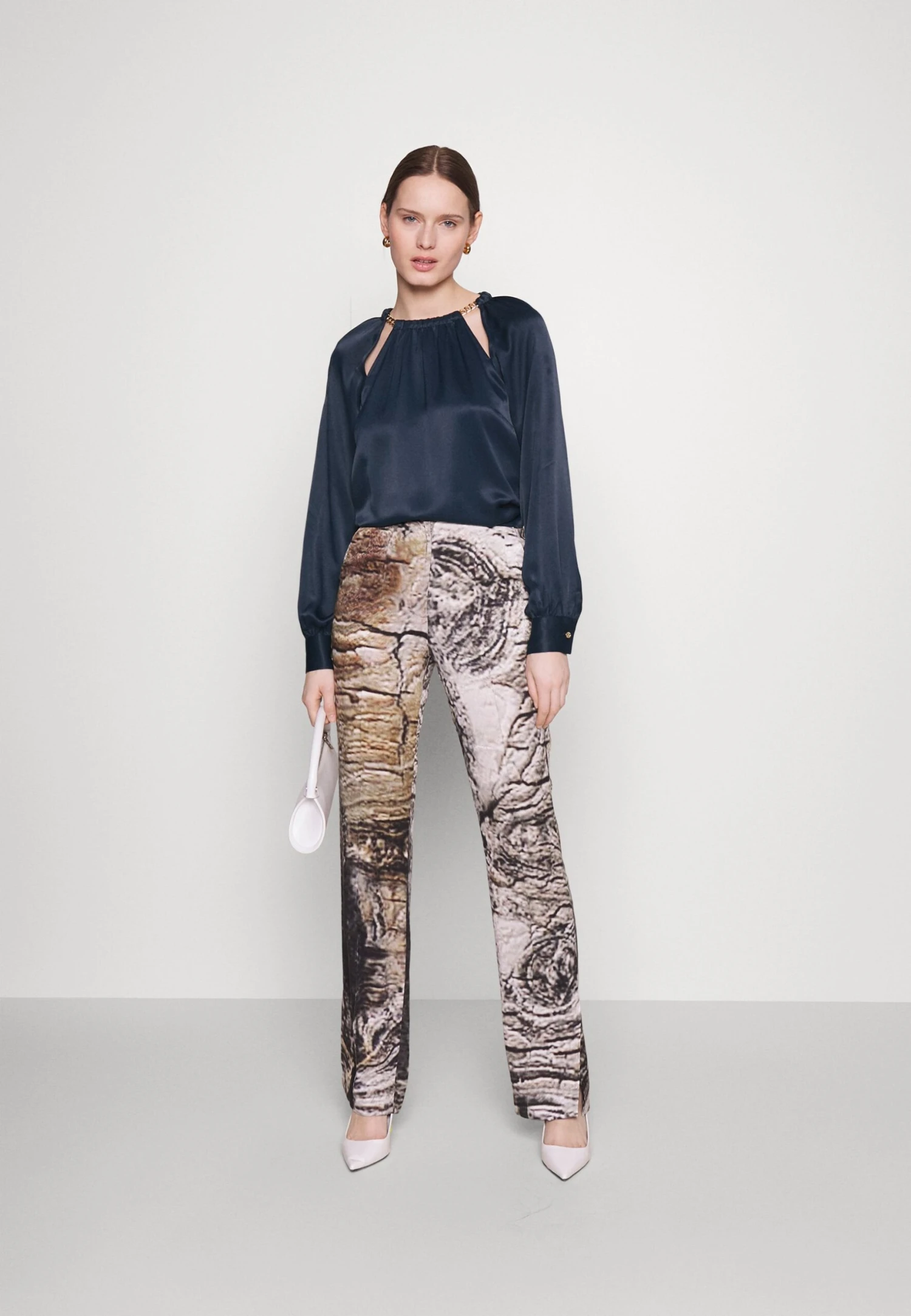 MICHAEL Michael Kors Chain Cut Out Top - Blouse - Midnightblue 4 MICHAEL Michael Kors Chain Cut Out Top - Blouse - Midnightblue - Afbeelding 2