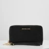 MICHAEL Michael Kors Jet Flat Case - Portemonnee - Black 2 MICHAEL Michael Kors Jet Flat Case - Portemonnee - Black -MICHAEL Michael Kors cdf63f236ec345abae424836311029f1
