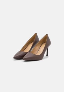 MICHAEL Michael Kors Alina Flex- Klassieke Pumps - Mocha 11 MICHAEL Michael Kors Alina Flex- Klassieke Pumps - Mocha -MICHAEL Michael Kors d11bf7f5e8ab466db8252fb1c1cf4de4