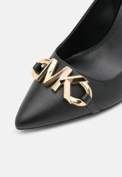 MICHAEL Michael Kors Izzy Flex- Klassieke Pumps - Black 13 MICHAEL Michael Kors Izzy Flex- Klassieke Pumps - Black -MICHAEL Michael Kors d169cf1611f041aea2c450beaa408169