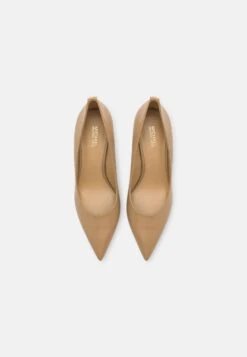 MICHAEL Michael Kors Clara- Klassieke Pumps - Camel 13 MICHAEL Michael Kors Clara- Klassieke Pumps - Camel -MICHAEL Michael Kors d27d42d5b2114997b806135a1fc2e168
