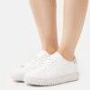 MICHAEL Michael Kors Grove Lace Up - Sneakers Laag - Optic White 1 MICHAEL Michael Kors Grove Lace Up - Sneakers Laag - Optic White -MICHAEL Michael Kors d427f41bf228421e8fa19e99527dbba5