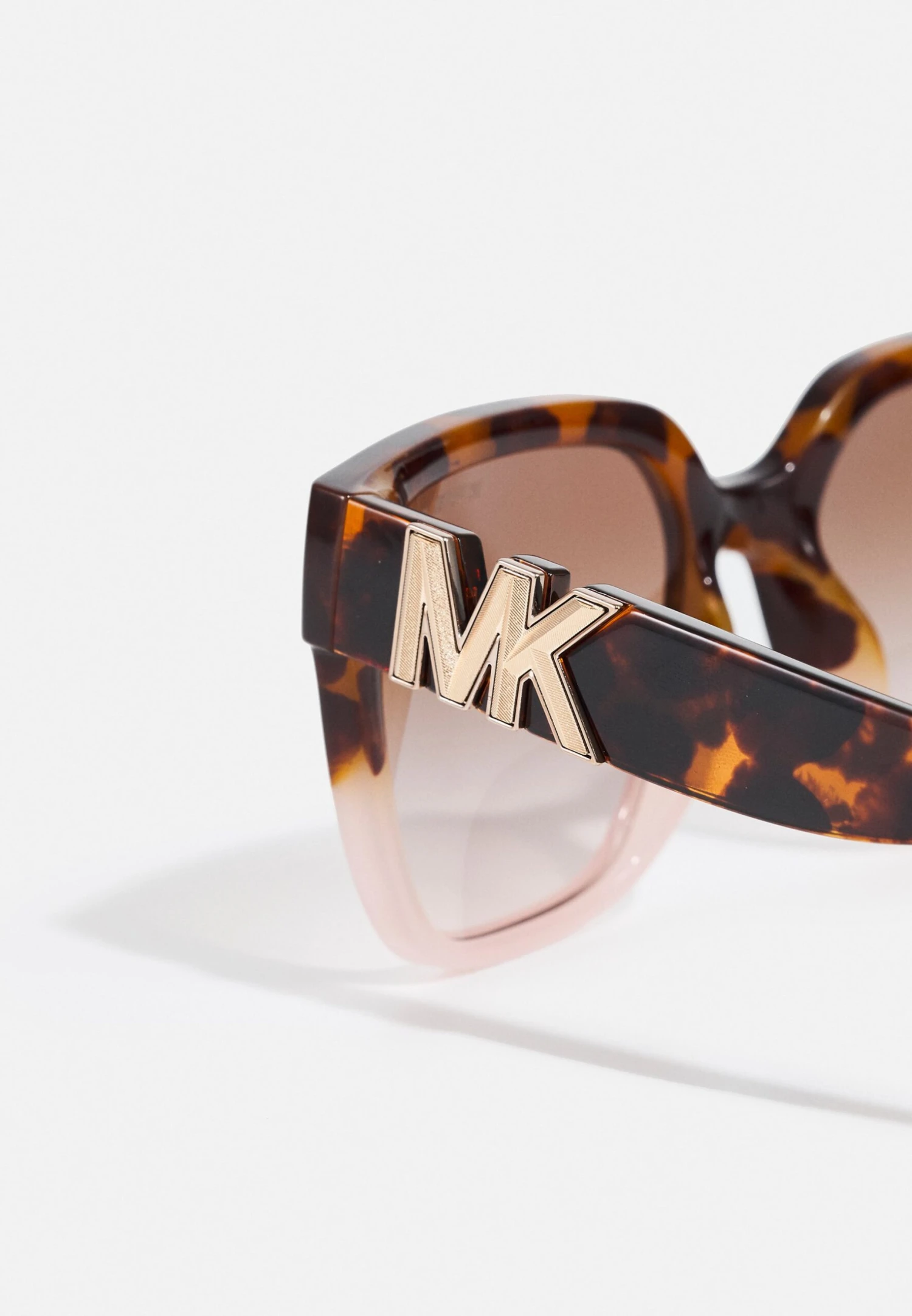 Michael Kors Karlie - Zonnebril - Dark Tortoise/Pink 5 Michael Kors Karlie - Zonnebril - Dark Tortoise/Pink - Afbeelding 3
