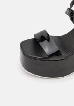 MICHAEL Michael Kors Paola Wedge - Sandalen Met Plateauzool - Black 15 MICHAEL Michael Kors Paola Wedge - Sandalen Met Plateauzool - Black -MICHAEL Michael Kors dc36f7f317f641fe97fdc937d6904c1e