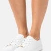 MICHAEL Michael Kors Keaton Lace Up - Sneakers Laag - Optic White 2 MICHAEL Michael Kors Keaton Lace Up - Sneakers Laag - Optic White -MICHAEL Michael Kors e1d79b39858c4bbb8f121a3207d782aa