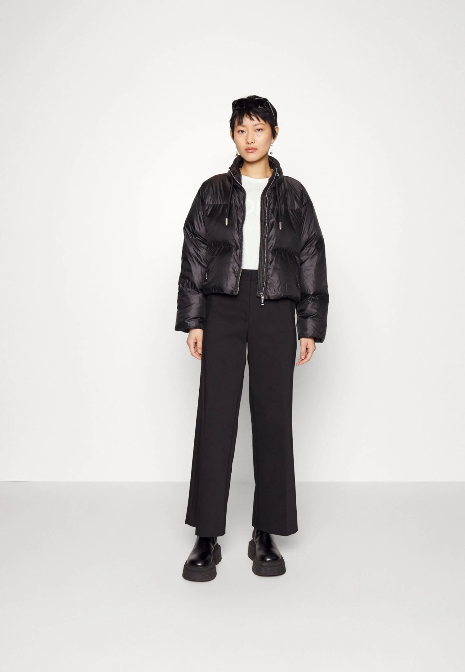 MICHAEL Michael Kors Cropd Solid Eco - Gewatteerde Jas - Black 4 MICHAEL Michael Kors Cropd Solid Eco - Gewatteerde Jas - Black - Afbeelding 2