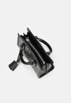 MICHAEL Michael Kors Chantal Xbody - Schoudertas - Black 9 MICHAEL Michael Kors Chantal Xbody - Schoudertas - Black -MICHAEL Michael Kors e2f401012d1f49688e3bddd9e73121d3