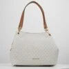 MICHAEL Michael Kors Raven Shoulder Bag - Handtas - Vanilla -MICHAEL Michael Kors e3f90e4d87de4071a37c136ed0350e73
