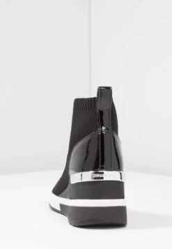 MICHAEL Michael Kors Skyler - Sneakers Hoog - Black 14 MICHAEL Michael Kors Skyler - Sneakers Hoog - Black -MICHAEL Michael Kors e423e5cfac66403b8ae511f222f6b28e
