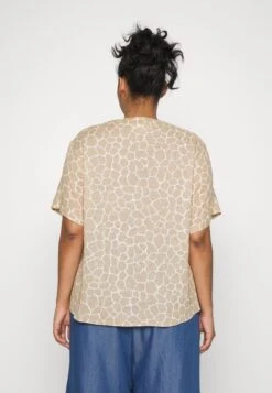 MICHAEL Michael Kors Giraffe Grommet- T-Shirt Print - Khaki 9 MICHAEL Michael Kors Giraffe Grommet- T-Shirt Print - Khaki -MICHAEL Michael Kors ec23e64f132e4b94bfb0bb8735dc0192