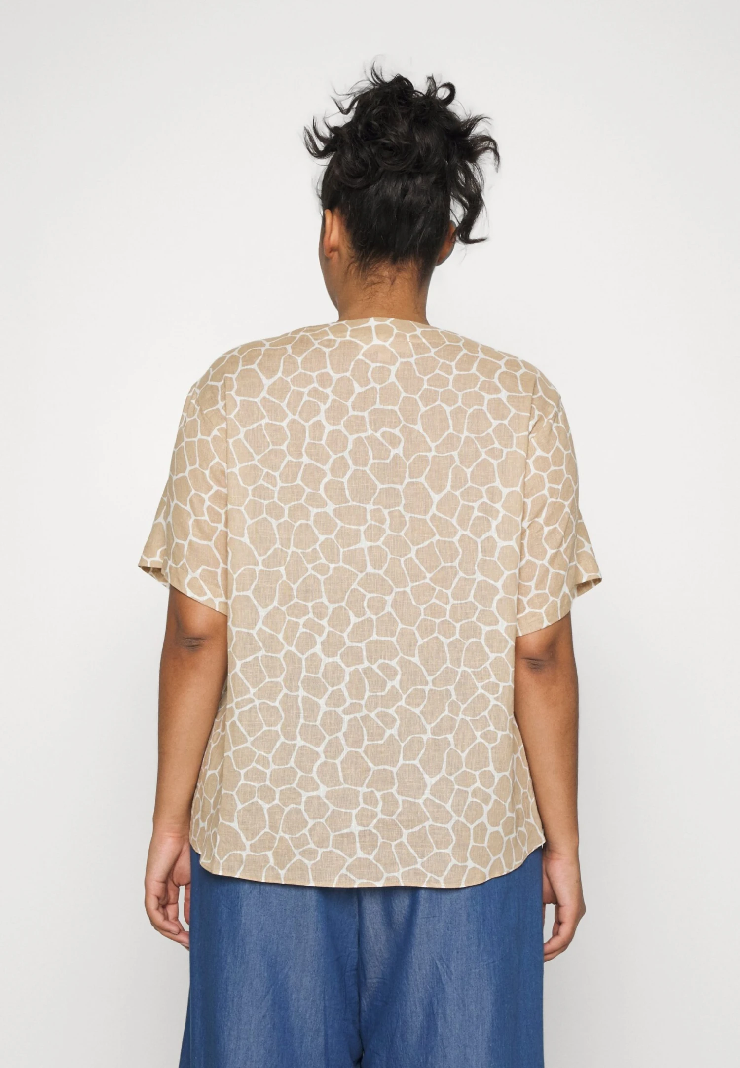 MICHAEL Michael Kors Giraffe Grommet- T-Shirt Print - Khaki 5 MICHAEL Michael Kors Giraffe Grommet- T-Shirt Print - Khaki - Afbeelding 3