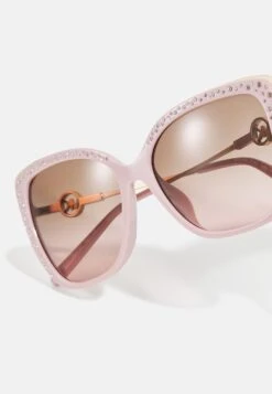 Michael Kors East Hampton - Zonnebril - Solid Dusty Rose 9 Michael Kors East Hampton - Zonnebril - Solid Dusty Rose -MICHAEL Michael Kors ee1f8cf6f3a14cfeabdd757bce525052