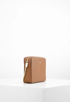 MICHAEL Michael Kors Jet Set Travel Crossbody - Schoudertas - Brown 11 MICHAEL Michael Kors Jet Set Travel Crossbody - Schoudertas - Brown -MICHAEL Michael Kors eef3872e6f3b42f6ad23899e607d51fb