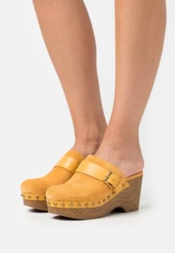 MICHAEL Michael Kors Rye - Clogs - Golden Rod