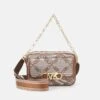 MICHAEL Michael Kors Parker Swag - Schoudertas - Beige 2 MICHAEL Michael Kors Parker Swag - Schoudertas - Beige -MICHAEL Michael Kors f39f84f0d31e4a2f822e29a20c34b55c
