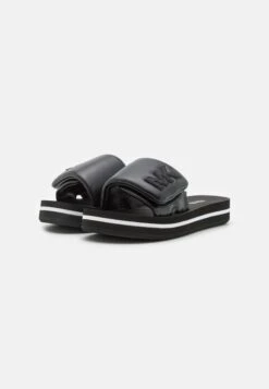 MICHAEL Michael Kors Platform Slide - Muiltjes - Black 11 MICHAEL Michael Kors Platform Slide - Muiltjes - Black -MICHAEL Michael Kors f50bc55fb9a24b49819330c0a3963924