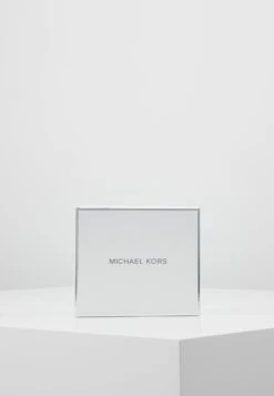 MICHAEL Michael Kors Jet Set Snap Billfold Small - Portemonnee - Soft Pink 17 MICHAEL Michael Kors Jet Set Snap Billfold Small - Portemonnee - Soft Pink -MICHAEL Michael Kors f6cb67d5c7a1415c9d16fb8f05013a74