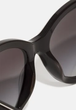 Michael Kors Makena - Zonnebril - Chocolate 9 Michael Kors Makena - Zonnebril - Chocolate -MICHAEL Michael Kors f7638e447e9c4a629ba88d84477d1ec8