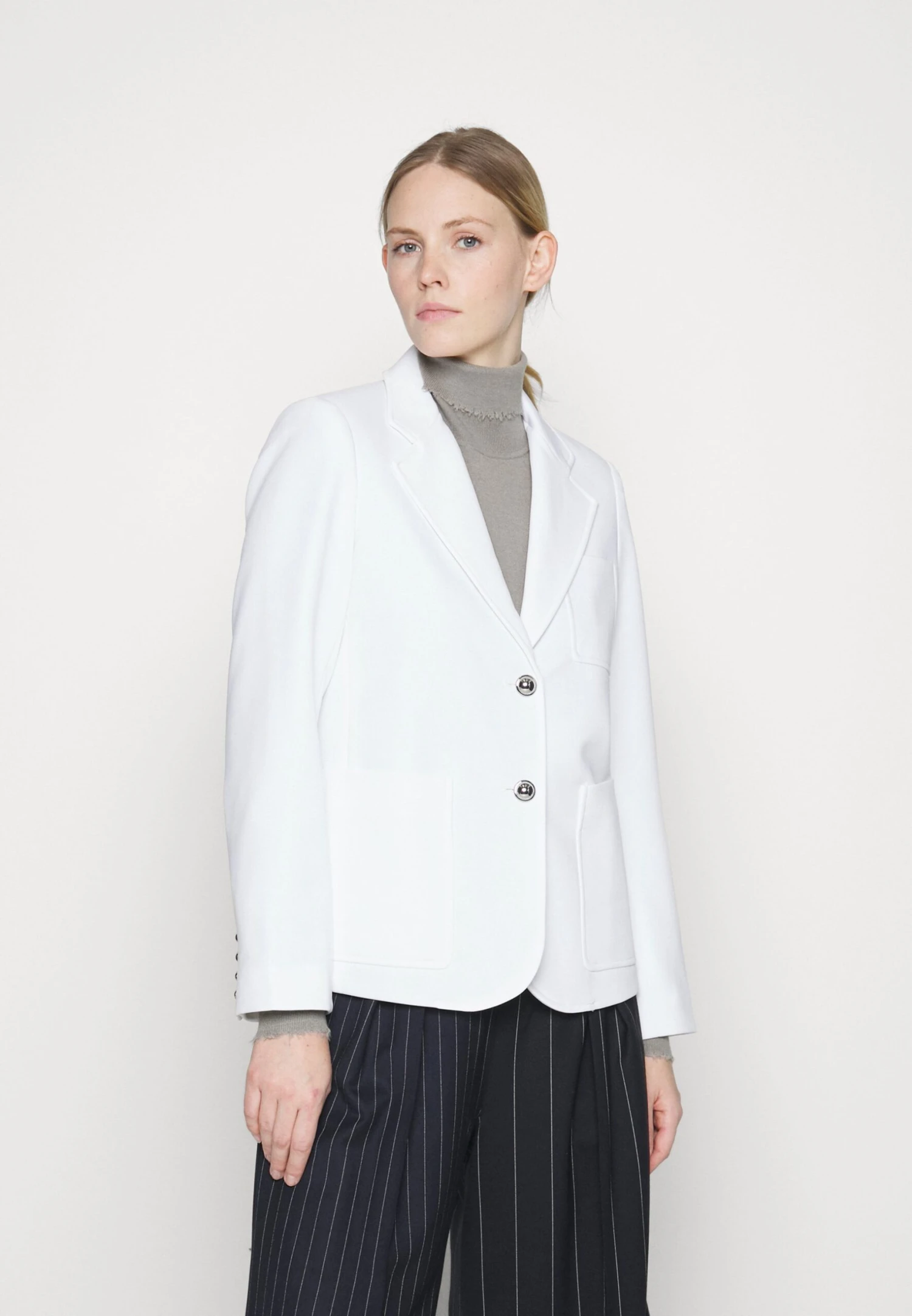 MICHAEL Michael Kors Patch Fitted Blazer - Blazer - White 3 MICHAEL Michael Kors Patch Fitted Blazer - Blazer - White