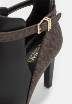 MICHAEL Michael Kors Lawson Open Toe - Enkellaarsjes Met Hoge Hak - Black/Brown 15 MICHAEL Michael Kors Lawson Open Toe - Enkellaarsjes Met Hoge Hak - Black/Brown -MICHAEL Michael Kors f8e4e261946547a7a9008e3f0dba2ddd