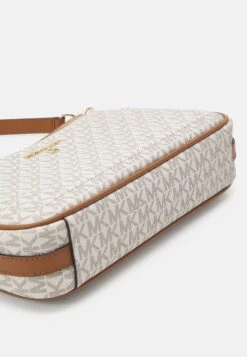 MICHAEL Michael Kors Jet Charm Pochette Xbody - Handtas - Vanilla 11 MICHAEL Michael Kors Jet Charm Pochette Xbody - Handtas - Vanilla -MICHAEL Michael Kors f96d868630ef4e3aa284ad2ce5073928