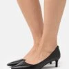 MICHAEL Michael Kors Alina Flex Kitten- Klassieke Pumps - Black -MICHAEL Michael Kors fa824ed27fcb43d3a41c139aabb6ae21