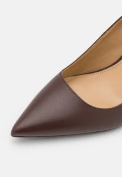 MICHAEL Michael Kors Alina Flex- Klassieke Pumps - Mocha 15 MICHAEL Michael Kors Alina Flex- Klassieke Pumps - Mocha -MICHAEL Michael Kors fca207aaa0b2407caeb3f1e425bfa5e2