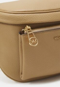 MICHAEL Michael Kors Slater Sling Pack - Schoudertas - Camel 9 MICHAEL Michael Kors Slater Sling Pack - Schoudertas - Camel -MICHAEL Michael Kors fe48b09eab4048b3b70b2cdc9e3f69e1